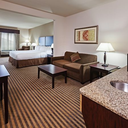 Holiday Inn Express & Suites Brady By Ihg Екстериор снимка