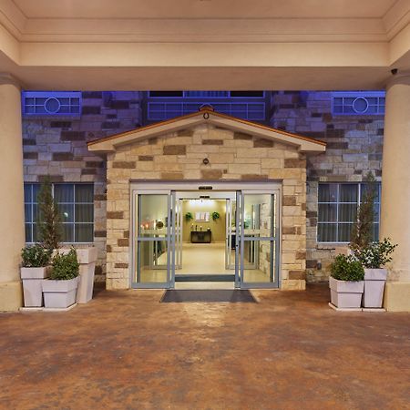 Holiday Inn Express & Suites Brady By Ihg Екстериор снимка