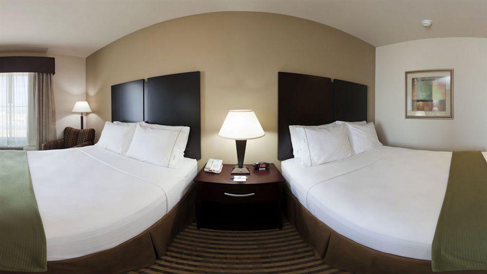 Holiday Inn Express & Suites Brady By Ihg Екстериор снимка