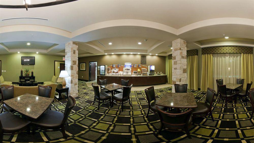 Holiday Inn Express & Suites Brady By Ihg Екстериор снимка