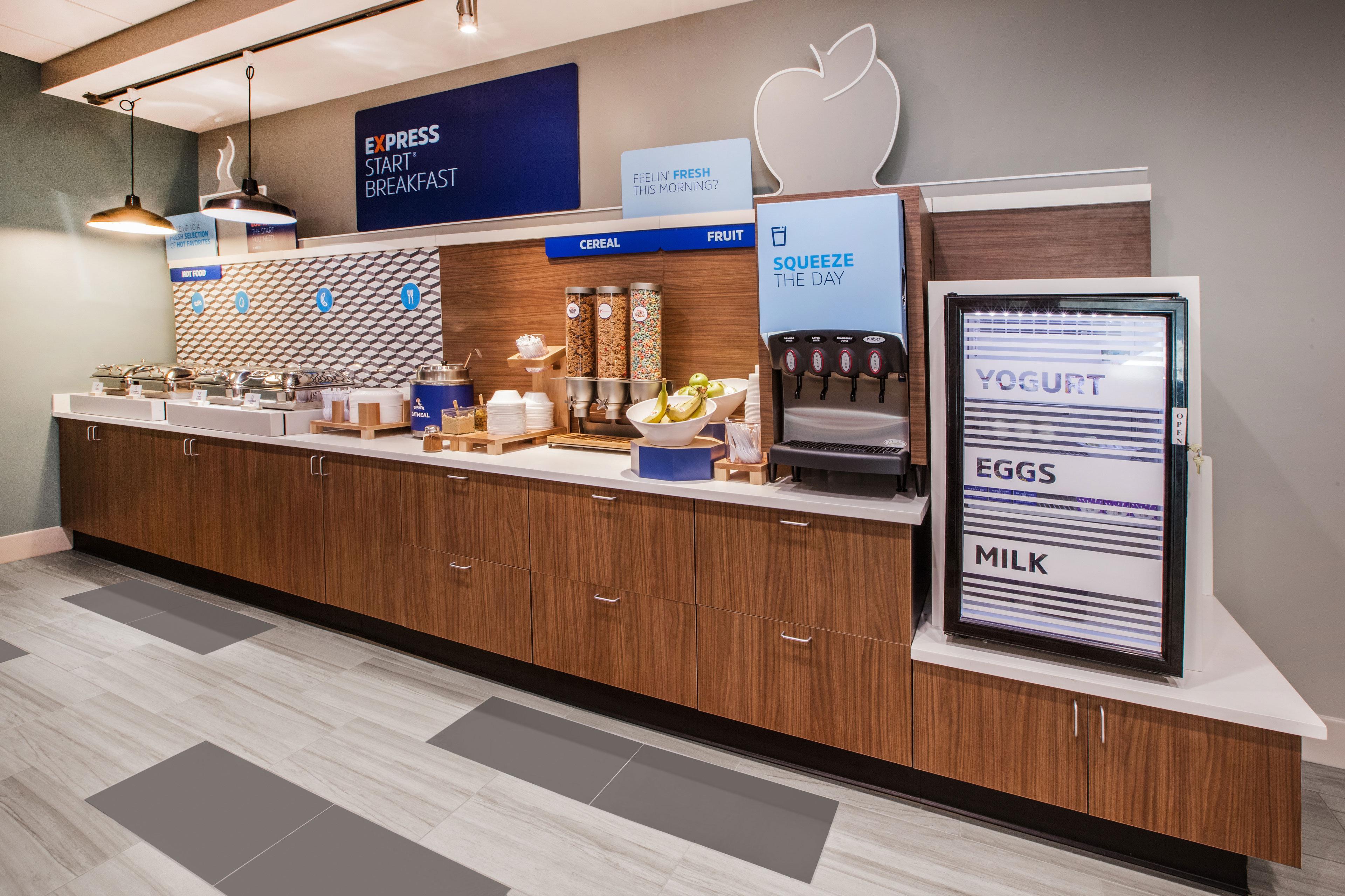Holiday Inn Express & Suites Brady By Ihg Екстериор снимка