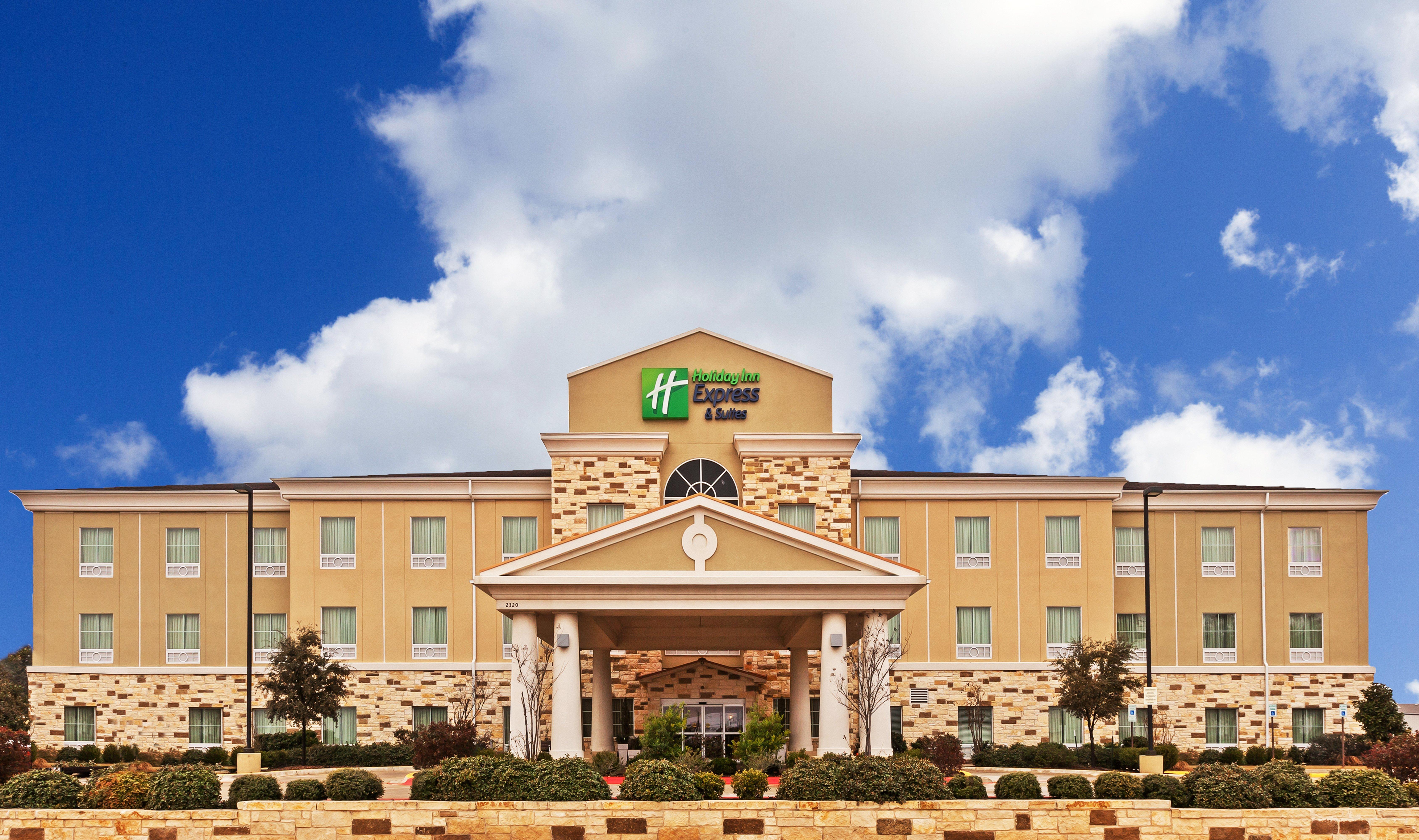 Holiday Inn Express & Suites Brady By Ihg Екстериор снимка