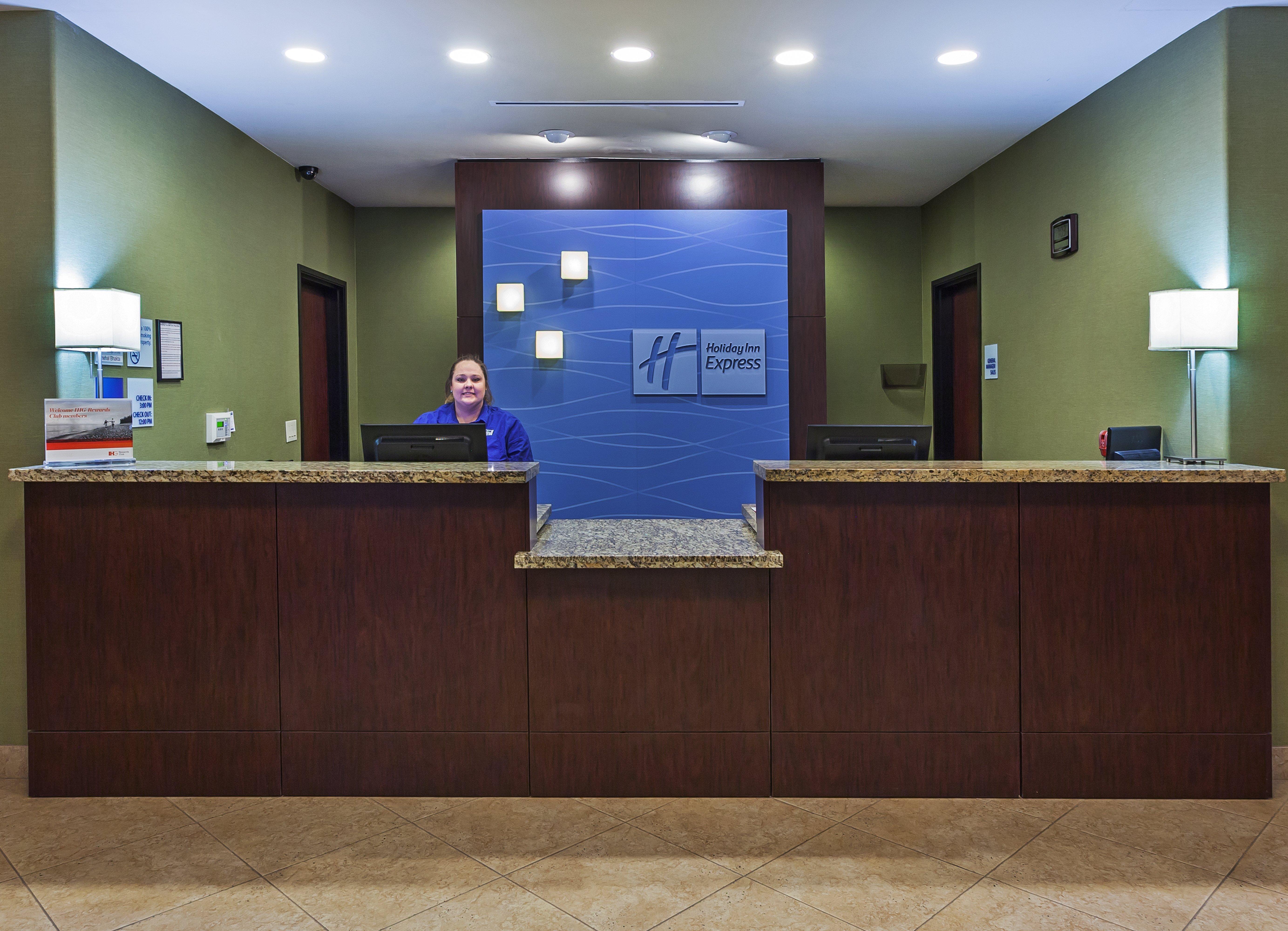 Holiday Inn Express & Suites Brady By Ihg Екстериор снимка