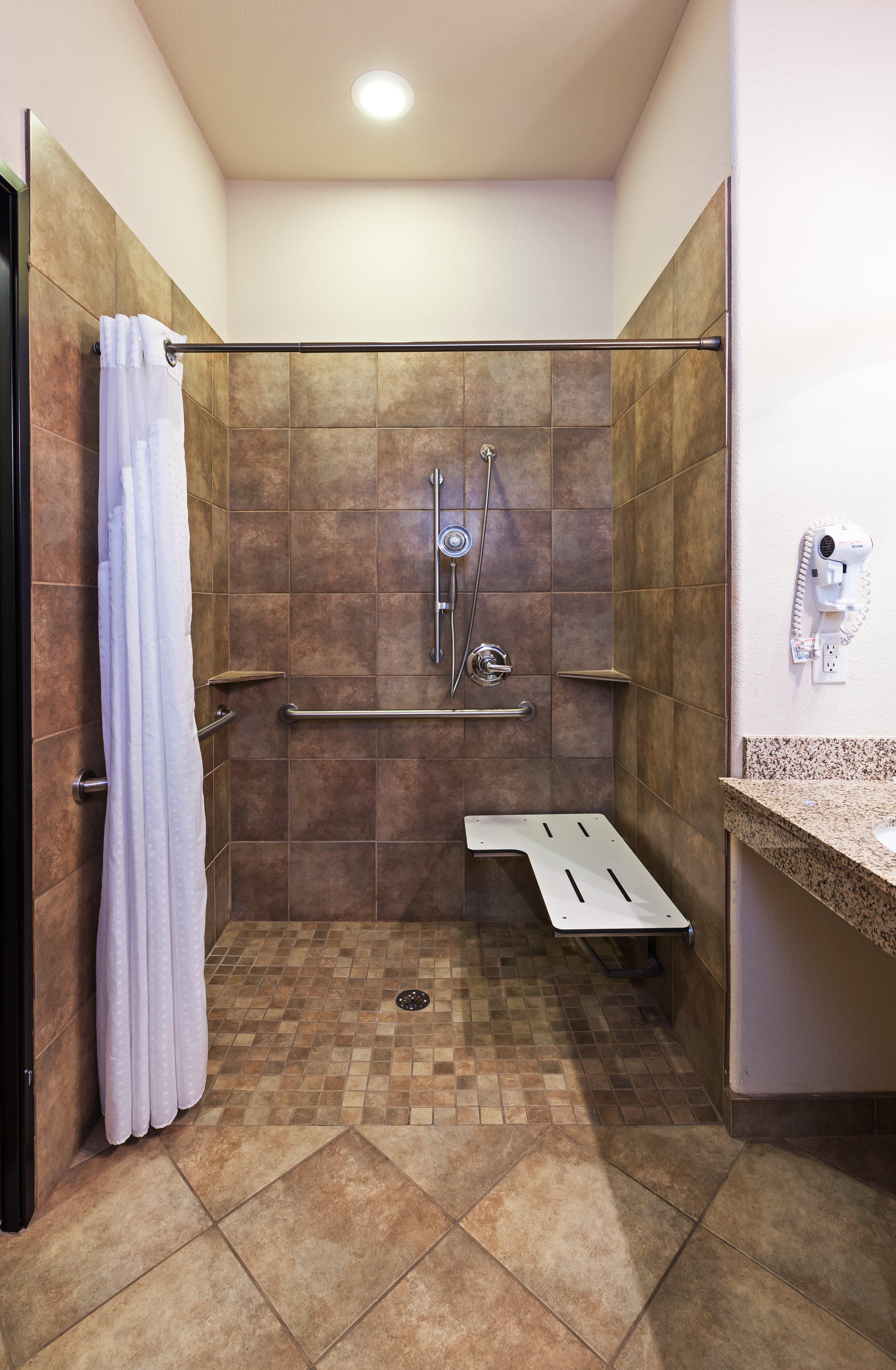 Holiday Inn Express & Suites Brady By Ihg Екстериор снимка