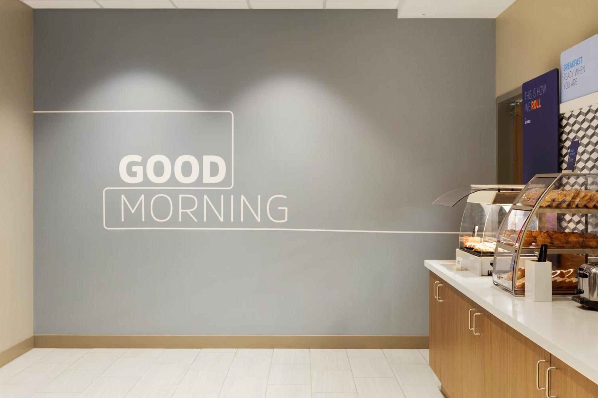 Holiday Inn Express & Suites Brady By Ihg Екстериор снимка