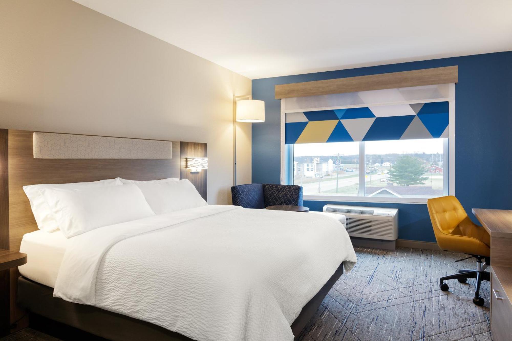 Holiday Inn Express & Suites Brady By Ihg Екстериор снимка