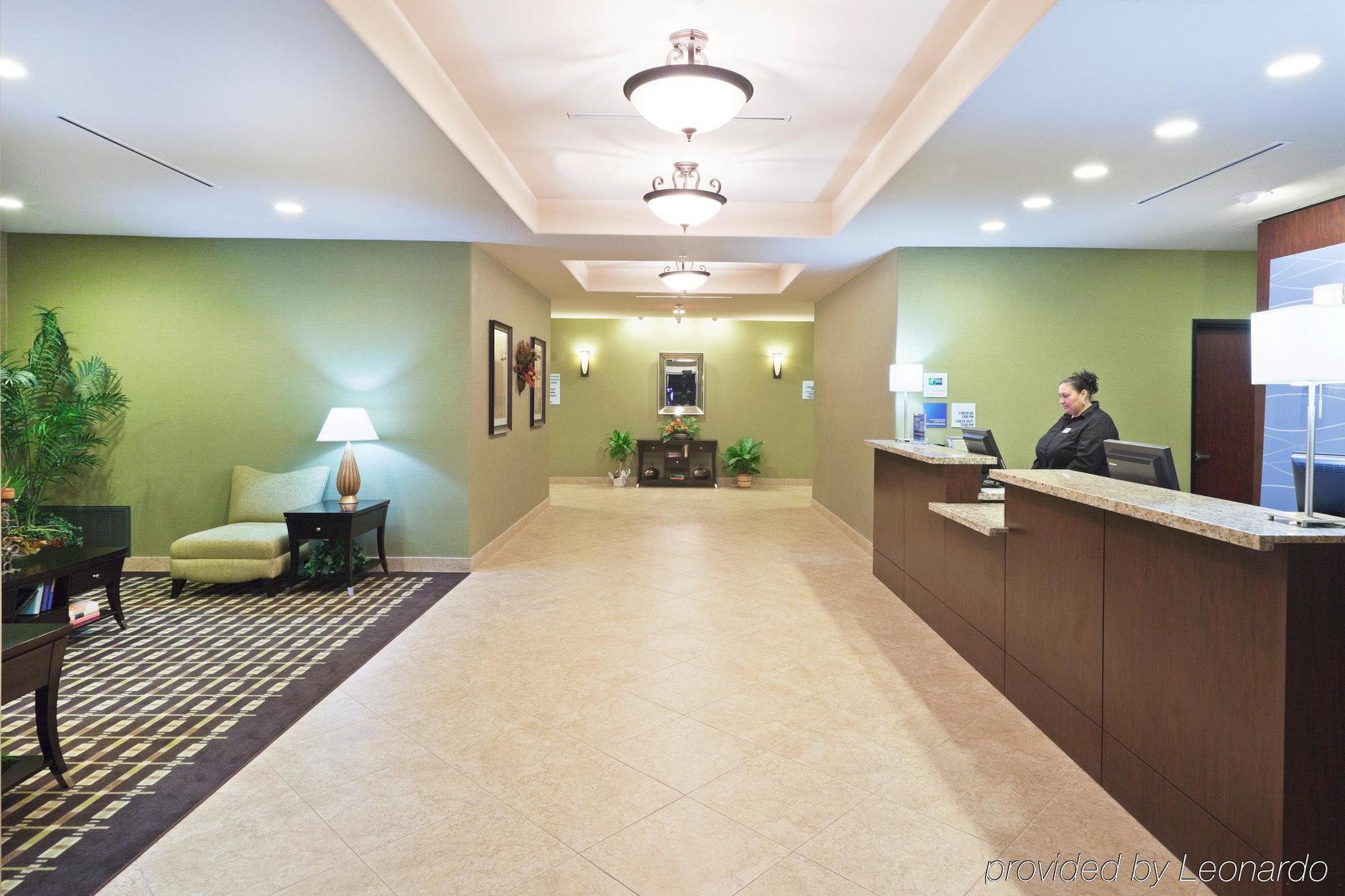 Holiday Inn Express & Suites Brady By Ihg Екстериор снимка