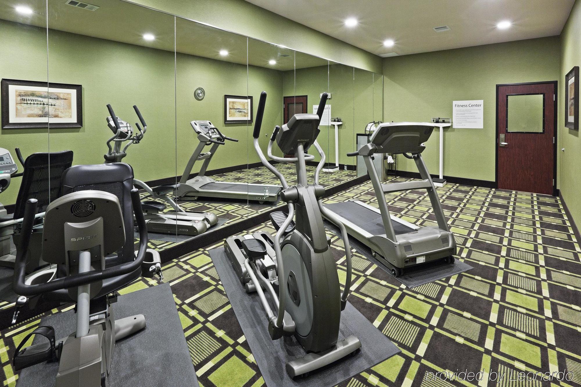 Holiday Inn Express & Suites Brady By Ihg Съоръжения снимка