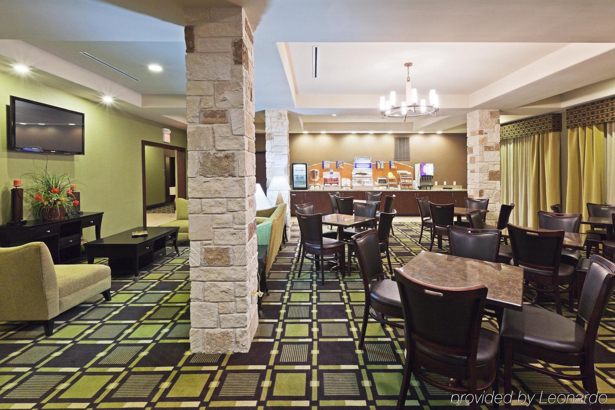 Holiday Inn Express & Suites Brady By Ihg Ресторант снимка