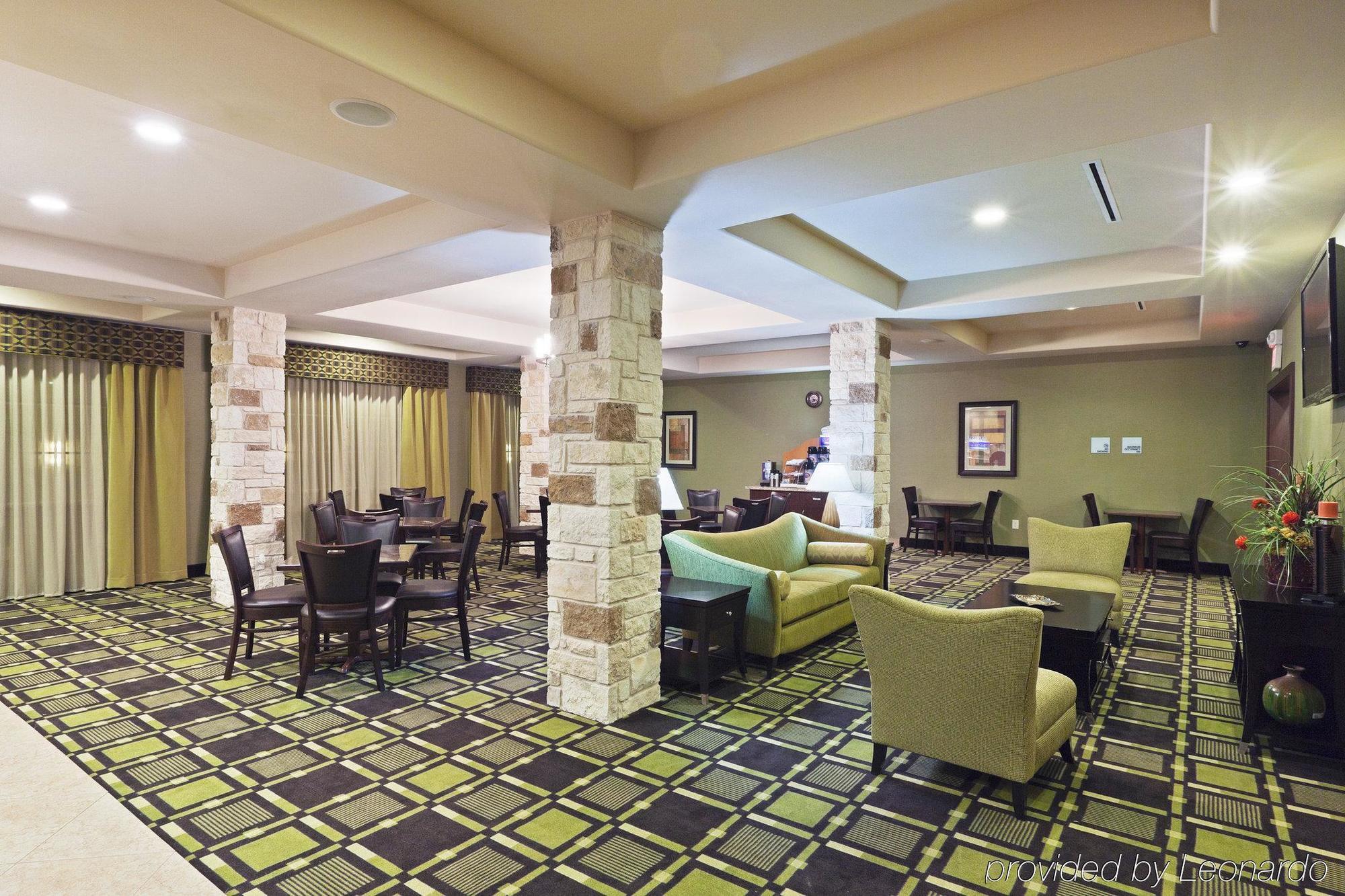Holiday Inn Express & Suites Brady By Ihg Интериор снимка