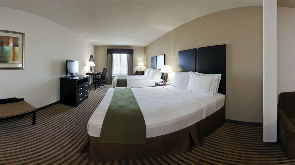 Holiday Inn Express & Suites Brady By Ihg Екстериор снимка